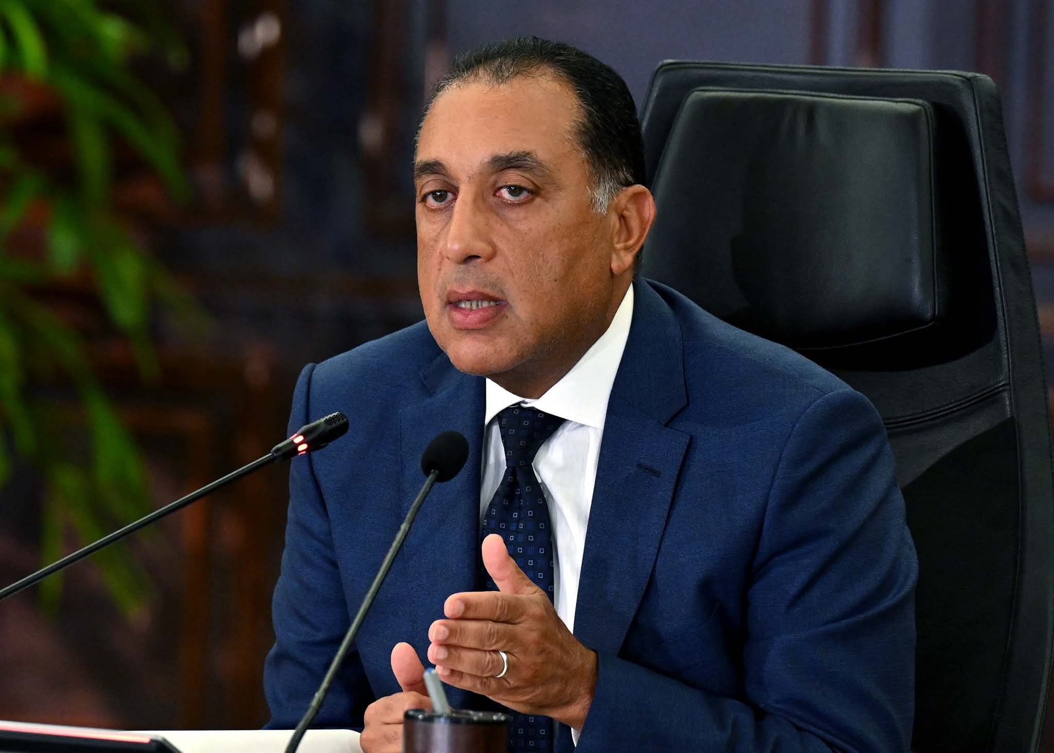 الحكومة: خفض أسعار السيارات المحلية