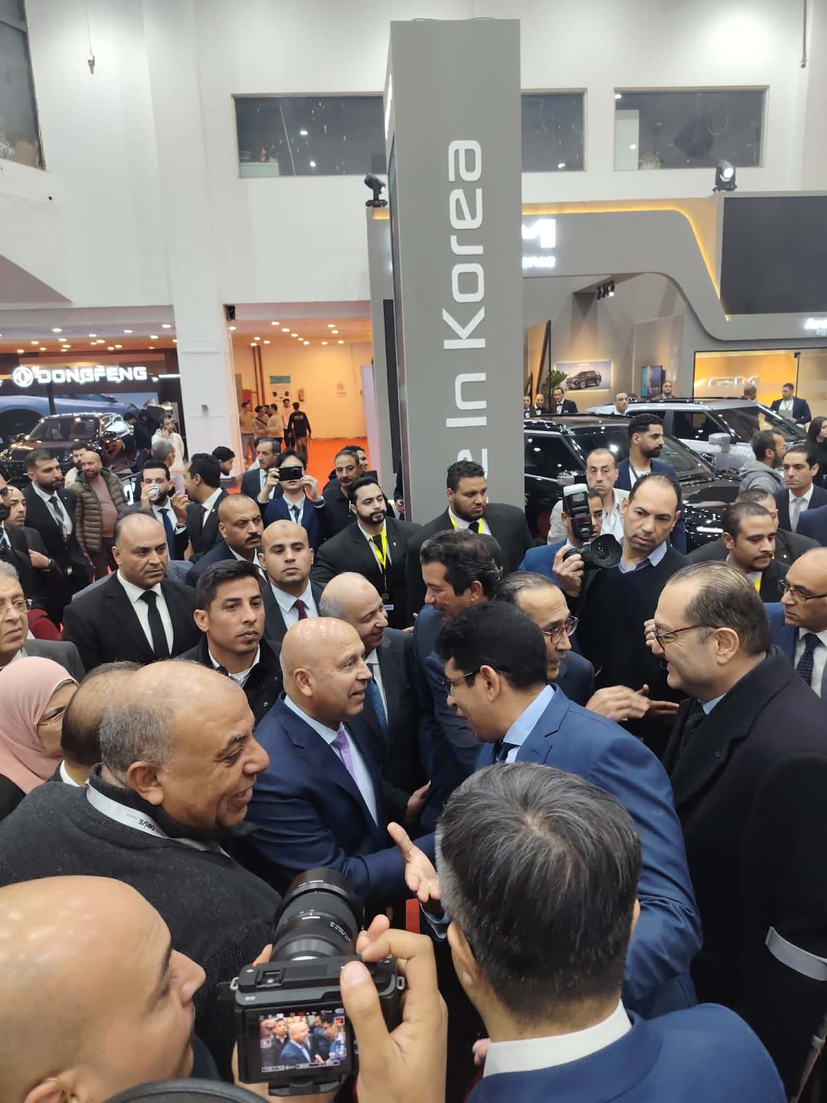 كامل الوزير يتفقد جناح «كايي» 