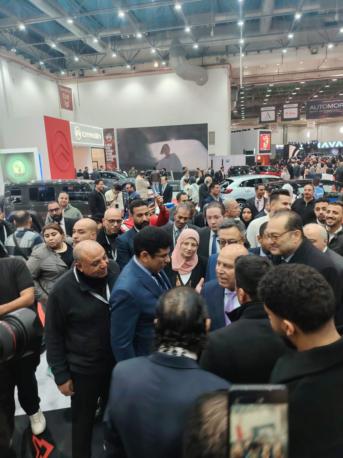 كامل الوزير يتفقد جناح «كايي»